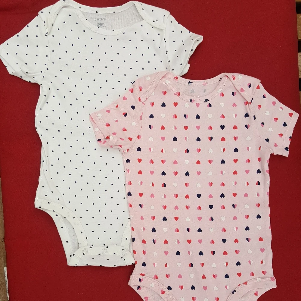 2 carters onsies‎ NWOT
